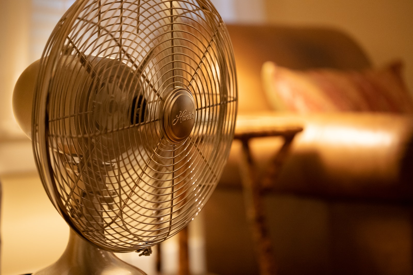 Britains economy growth decreases due to soaring heatwave and rocketing prices