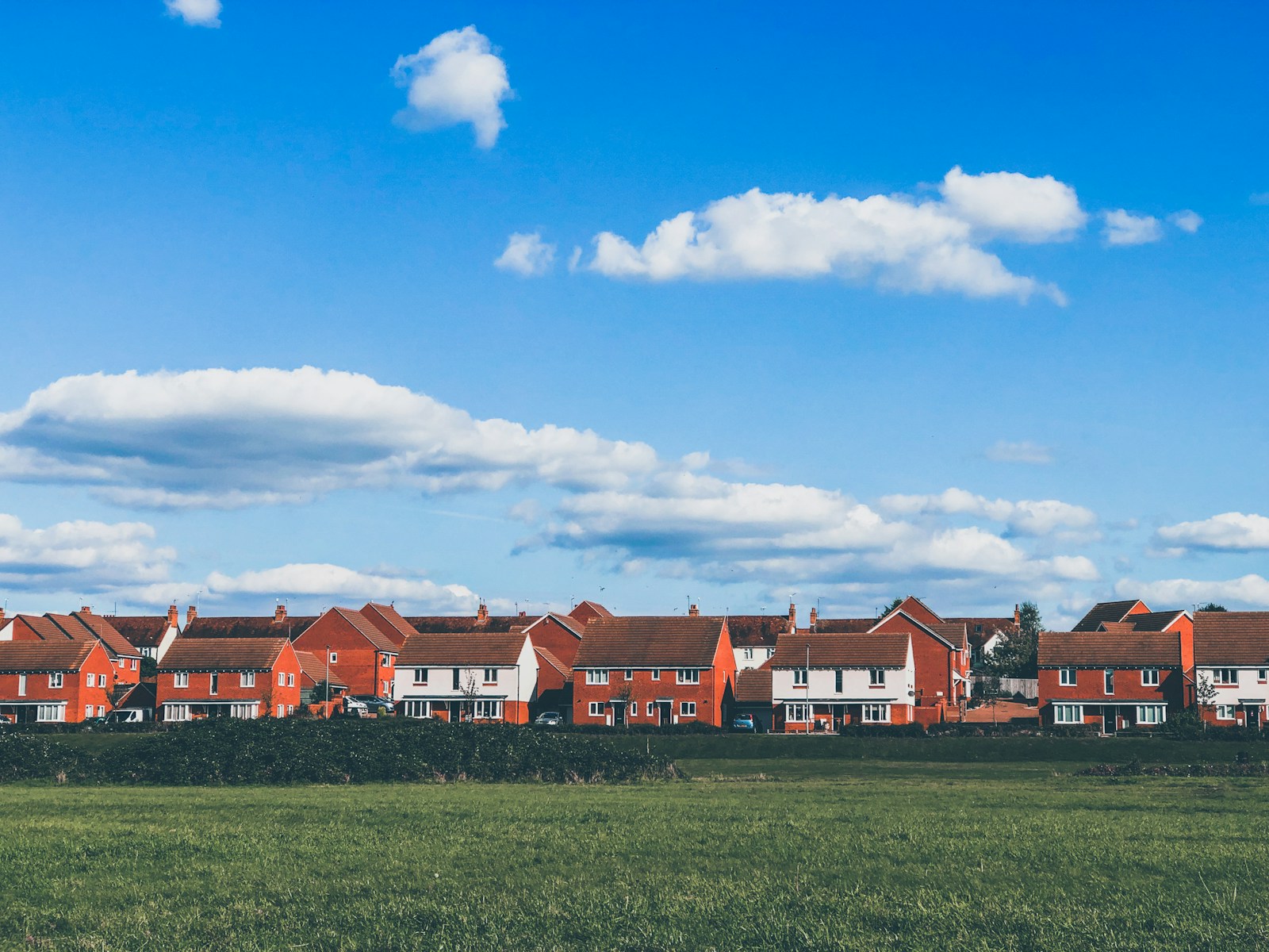 Average UK house price climbs to £271,995 in September