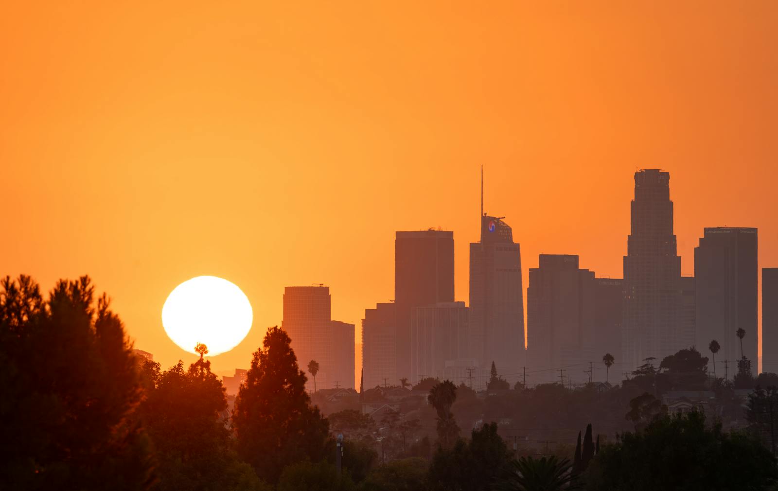 The hidden cost of heatwaves: empty high streets and unequal choices
